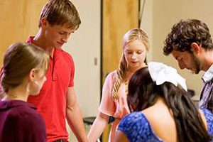 students-praying